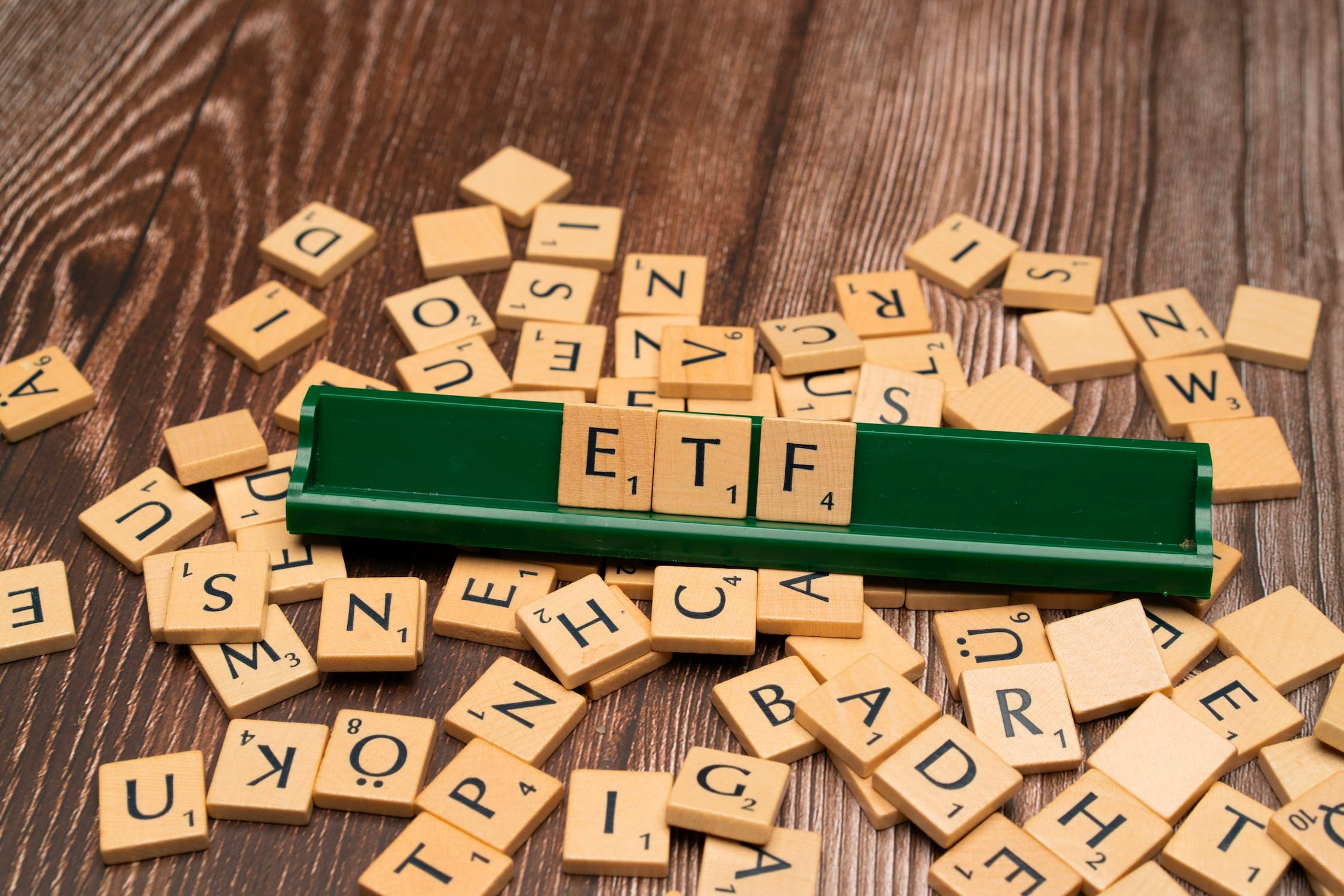 便宜就是赚？比特币现货 ETF 费率大战的背后...