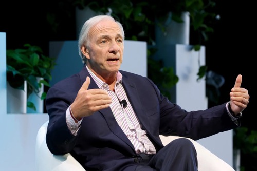 对话 Ray Dalio：从地下室到华尔街，桥水50年铸就的“痛苦与反思”哲学