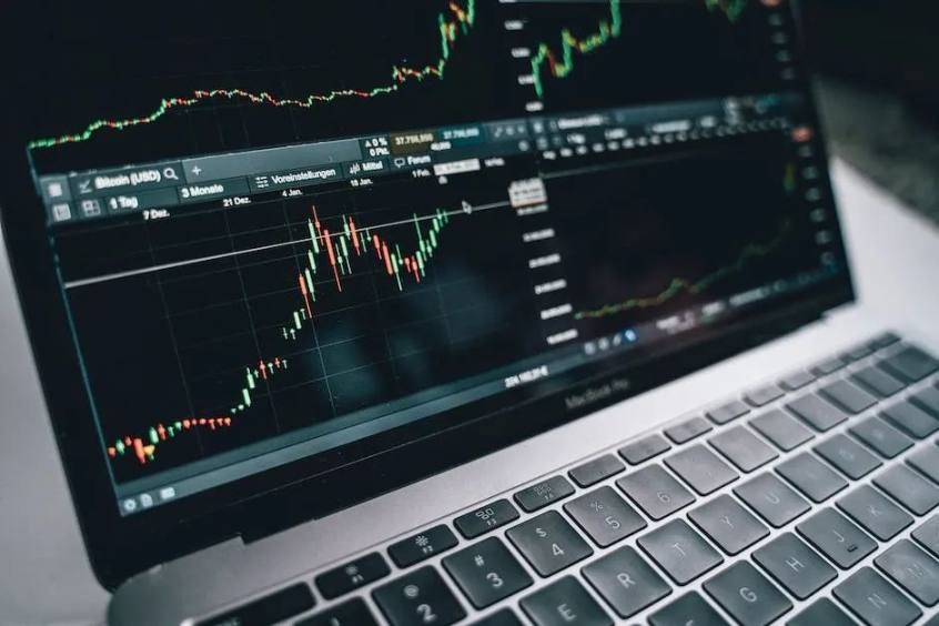 2025加密回购启示录:当$1.38亿买盘也救不了-80%的暴跌