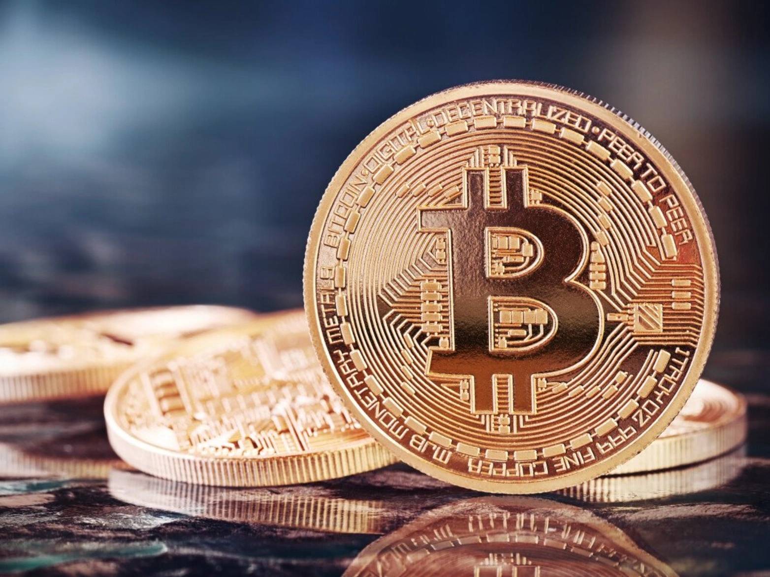 BTC徘徊8万关口：多头链上积累or空头衍生品压制？