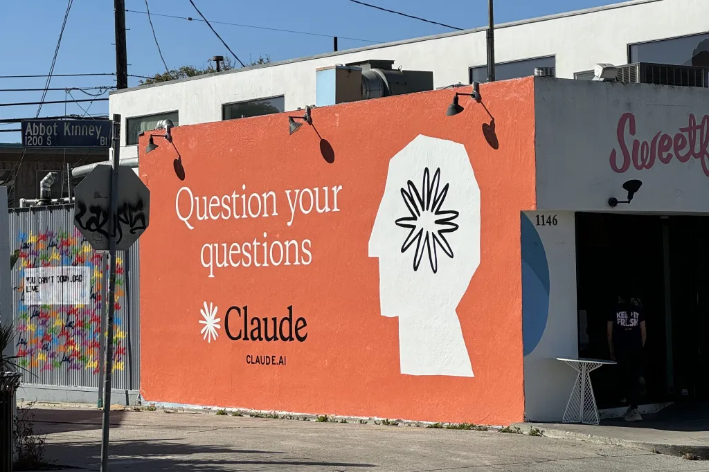 Does Claude's new privacy policy require “face-swiping data”? Face brushing is an old April rule; “traffic police” is a misinterpretation