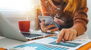 Social-Media-for-Financial-Services-Companies-and-Advisors-1280x720