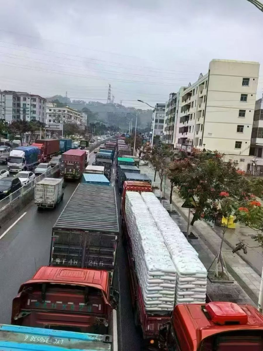 加油的人希望快点结束，加仓的人希望慢点结束